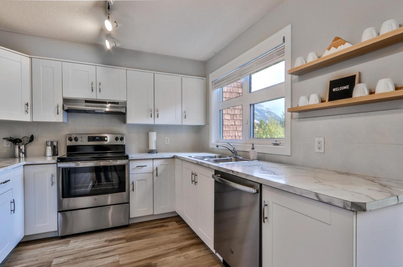 Charming 1 Bdrm Plus Loft With Views Managed By Little Sister Getaways Canmore Exterior photo