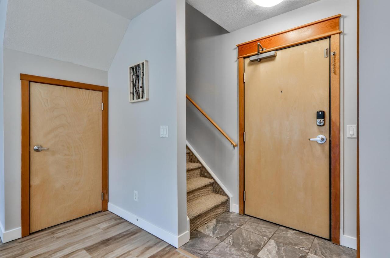 Charming 1 Bdrm Plus Loft With Views Managed By Little Sister Getaways Canmore Exterior photo