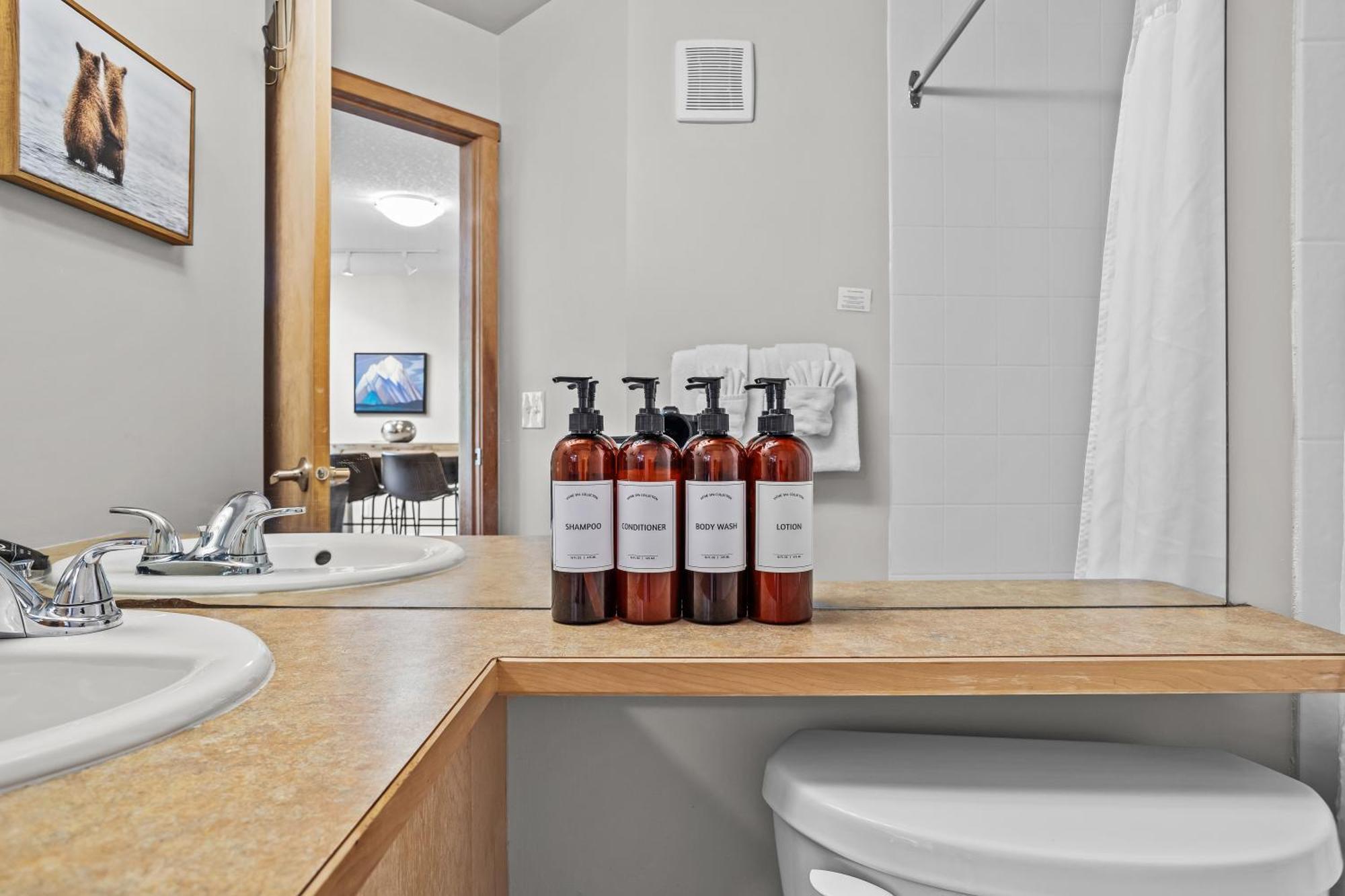 Charming 1 Bdrm Plus Loft With Views Managed By Little Sister Getaways Canmore Exterior photo