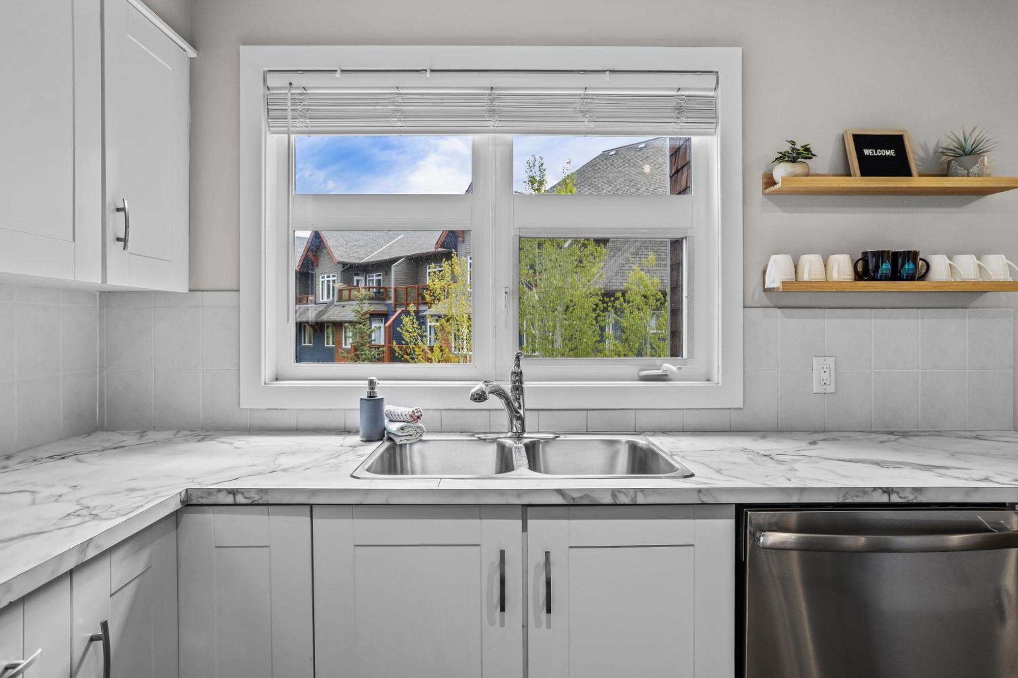 Charming 1 Bdrm Plus Loft With Views Managed By Little Sister Getaways Canmore Exterior photo
