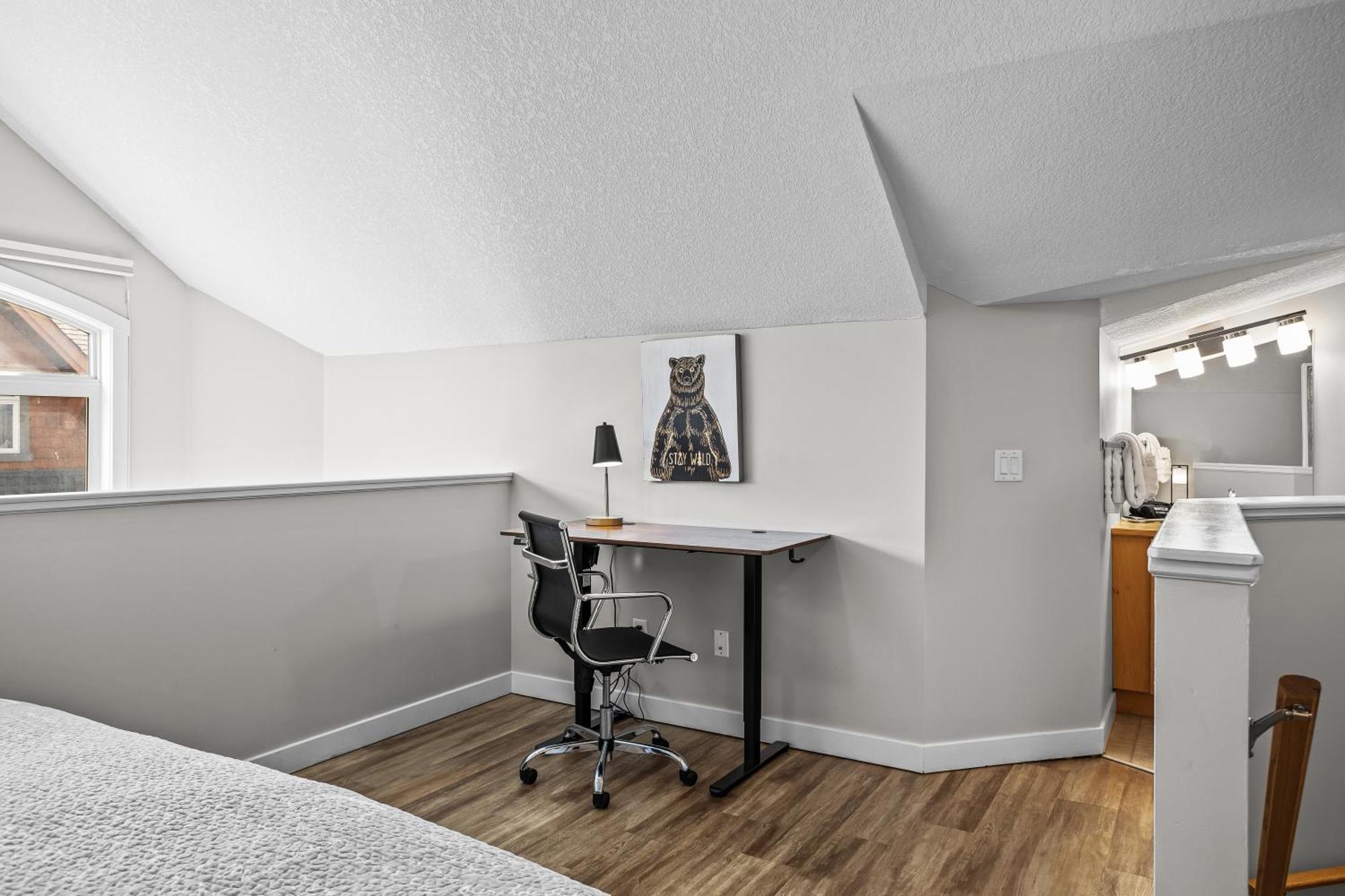 Charming 1 Bdrm Plus Loft With Views Managed By Little Sister Getaways Canmore Exterior photo