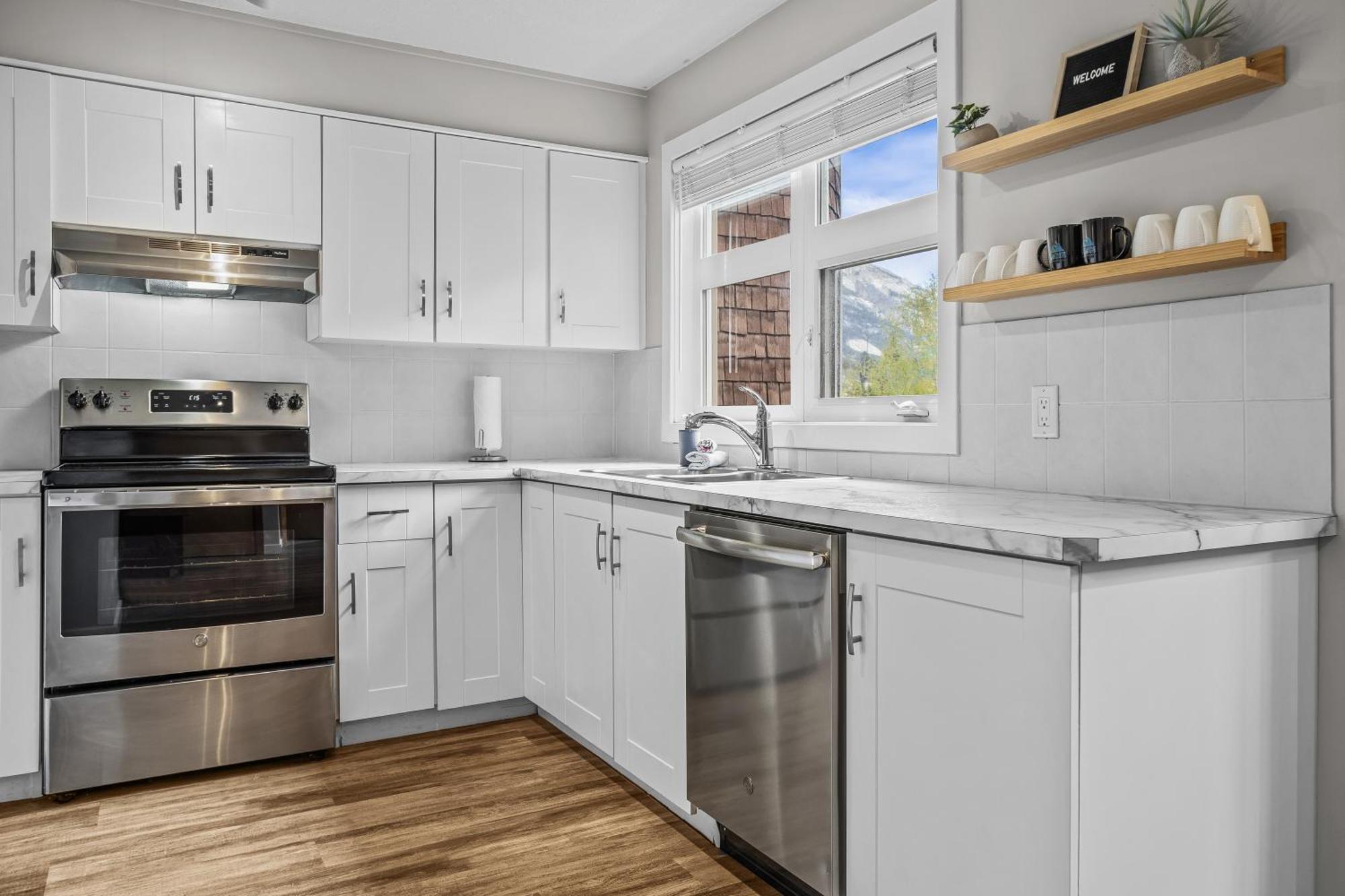 Charming 1 Bdrm Plus Loft With Views Managed By Little Sister Getaways Canmore Exterior photo